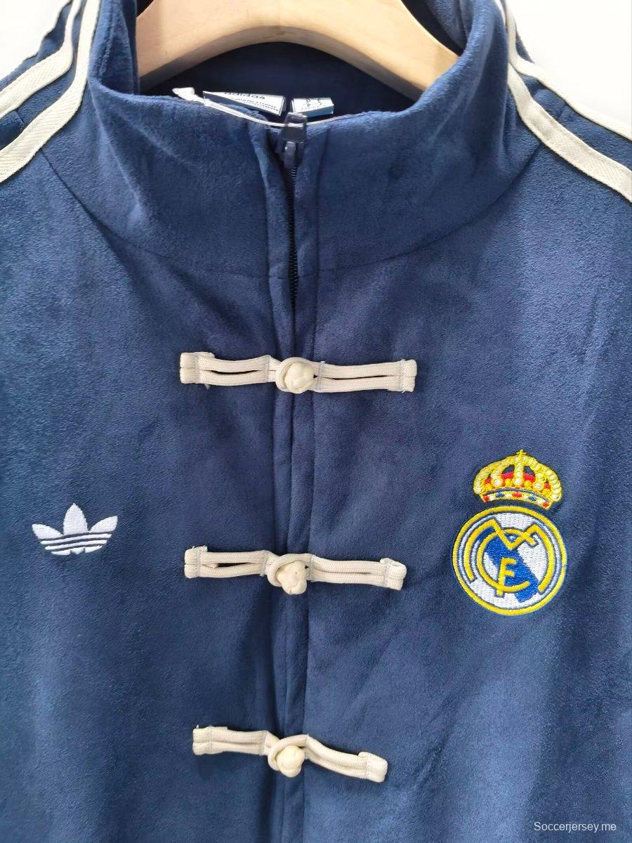 26/27 ريال مدريد × أديداس: سترة رياضية باللون الأزرق الداكن من الإصدار المحدود بمناسبة العام الجديد