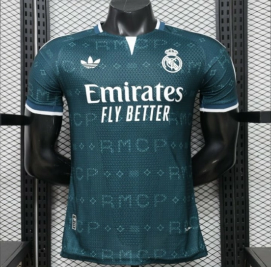 قميص ريال مدريد للعب خارج أرضه للموسم 2026/2027