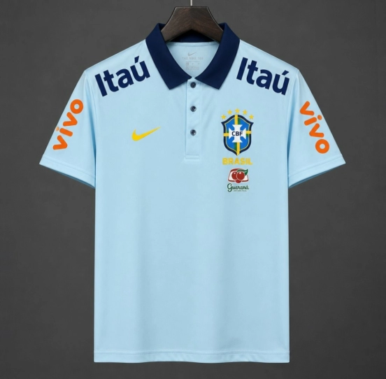 القميص الخاص باللون الأزرق الفاتح لمنتخب البرازيل لعام 2026